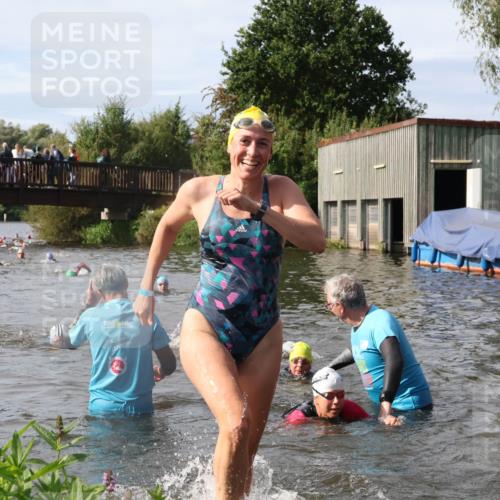 31.08.2025 - Elbe Triathlon Hamburg Luisa Fischer http://msf.ph/oto/8685734 31.08.2025 10:40:56 Schwimmen 1378, 1384, 1389, 1434, 1454, 1479, 1486 meine-sportfotos.de