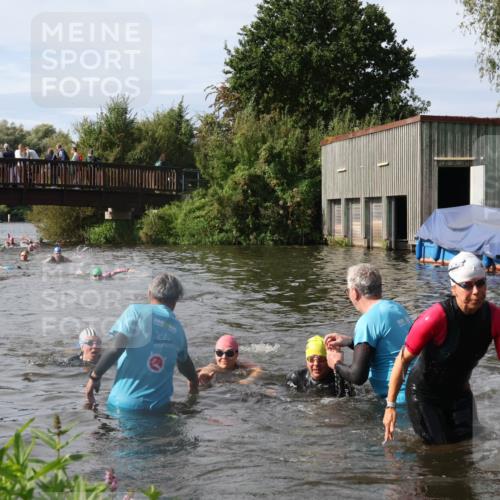 31.08.2025 - Elbe Triathlon Hamburg Luisa Fischer http://msf.ph/oto/8685737 31.08.2025 10:40:58 Schwimmen 1378, 1384, 1389, 1454, 1479, 1486 meine-sportfotos.de