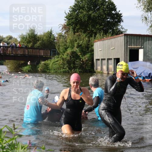 31.08.2025 - Elbe Triathlon Hamburg Luisa Fischer http://msf.ph/oto/8685757 31.08.2025 10:41:03 Schwimmen 1367, 1378, 1479, 1486 meine-sportfotos.de