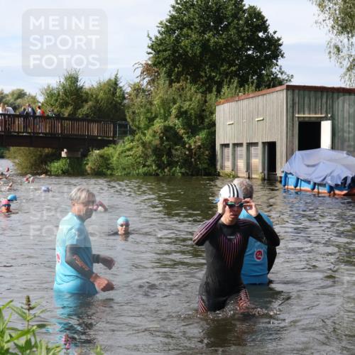 31.08.2025 - Elbe Triathlon Hamburg Luisa Fischer http://msf.ph/oto/8685766 31.08.2025 10:41:06 Schwimmen 1367, 1378, 1479, 1486 meine-sportfotos.de