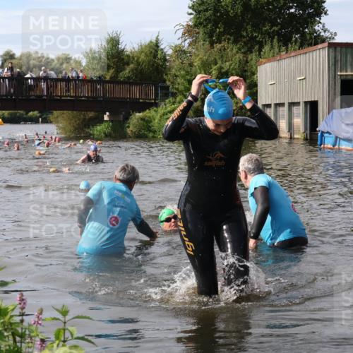 31.08.2025 - Elbe Triathlon Hamburg Luisa Fischer http://msf.ph/oto/8685782 31.08.2025 10:41:17 Schwimmen 1408, 1465, 1494 meine-sportfotos.de