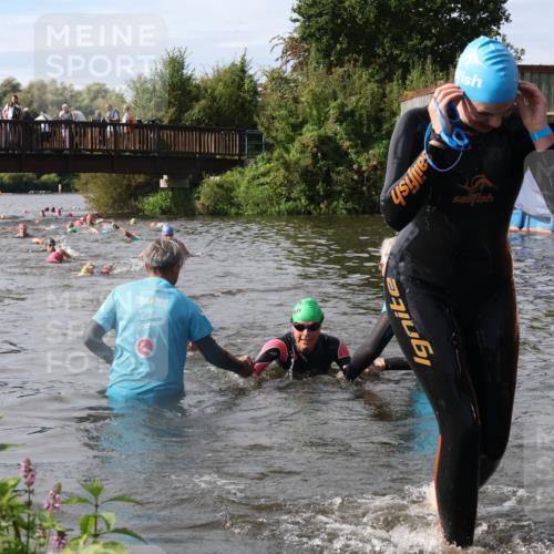 31.08.2025 - Elbe Triathlon Hamburg Luisa Fischer http://msf.ph/oto/8685789 31.08.2025 10:41:18 Schwimmen 1408, 1465, 1494 meine-sportfotos.de