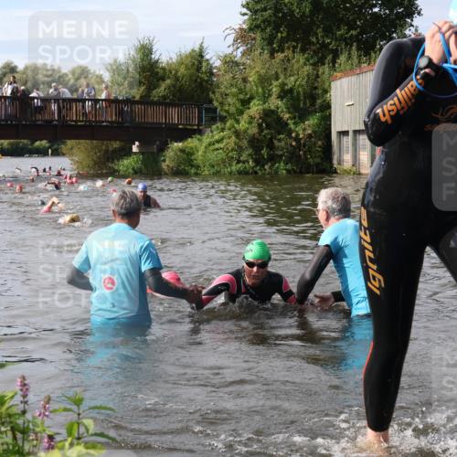 31.08.2025 - Elbe Triathlon Hamburg Luisa Fischer http://msf.ph/oto/8685790 31.08.2025 10:41:19 Schwimmen 1404, 1408, 1465, 1494 meine-sportfotos.de