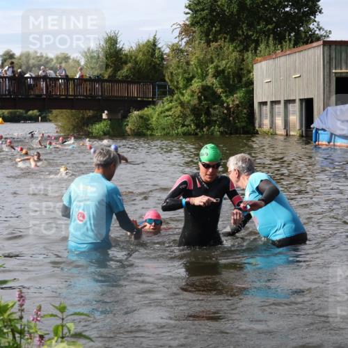 31.08.2025 - Elbe Triathlon Hamburg Luisa Fischer http://msf.ph/oto/8685795 31.08.2025 10:41:20 Schwimmen 1404, 1408, 1465, 1494 meine-sportfotos.de