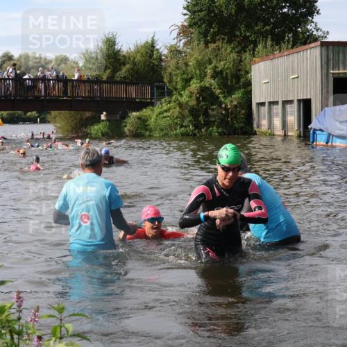 31.08.2025 - Elbe Triathlon Hamburg Luisa Fischer http://msf.ph/oto/8685798 31.08.2025 10:41:20 Schwimmen 1404, 1408, 1465, 1494 meine-sportfotos.de