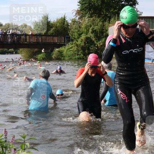 31.08.2025 - Elbe Triathlon Hamburg Luisa Fischer http://msf.ph/oto/8685811 31.08.2025 10:41:23 Schwimmen 1404, 1408, 1465, 1494 meine-sportfotos.de