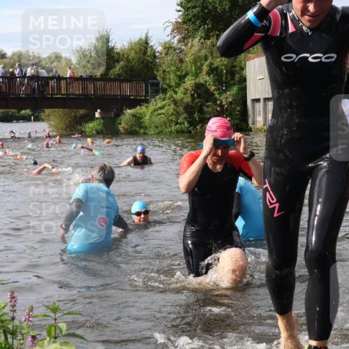 31.08.2025 - Elbe Triathlon Hamburg Luisa Fischer http://msf.ph/oto/8685812 31.08.2025 10:41:23 Schwimmen 1404, 1408, 1465, 1494 meine-sportfotos.de