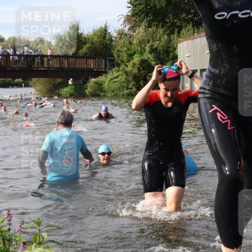 31.08.2025 - Elbe Triathlon Hamburg Luisa Fischer http://msf.ph/oto/8685813 31.08.2025 10:41:23 Schwimmen 1404, 1408, 1465, 1494 meine-sportfotos.de
