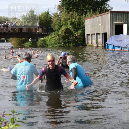 31.08.2025 - Elbe Triathlon Hamburg Luisa Fischer http://msf.ph/oto/8685833 31.08.2025 10:41:34 Schwimmen 1388, 1429 meine-sportfotos.de