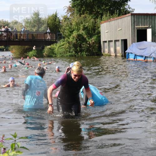 31.08.2025 - Elbe Triathlon Hamburg Luisa Fischer http://msf.ph/oto/8685835 31.08.2025 10:41:35 Schwimmen 1388, 1429 meine-sportfotos.de