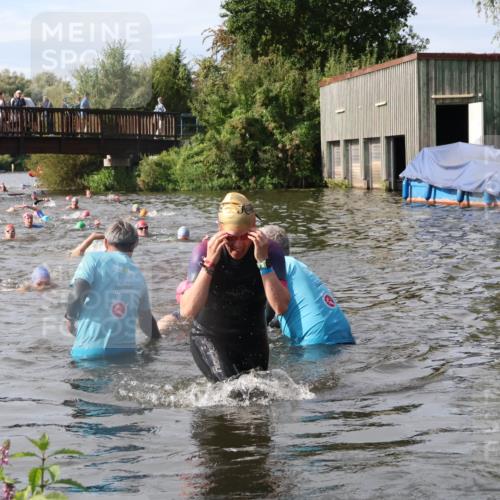 31.08.2025 - Elbe Triathlon Hamburg Luisa Fischer http://msf.ph/oto/8685838 31.08.2025 10:41:35 Schwimmen 1388, 1429 meine-sportfotos.de