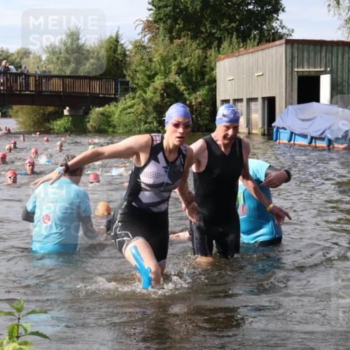 31.08.2025 - Elbe Triathlon Hamburg Luisa Fischer http://msf.ph/oto/8685863 31.08.2025 10:41:44 Schwimmen 1345, 1370, 1388, 1442, 1449 meine-sportfotos.de