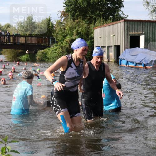 31.08.2025 - Elbe Triathlon Hamburg Luisa Fischer http://msf.ph/oto/8685865 31.08.2025 10:41:44 Schwimmen 1345, 1370, 1388, 1442, 1449 meine-sportfotos.de