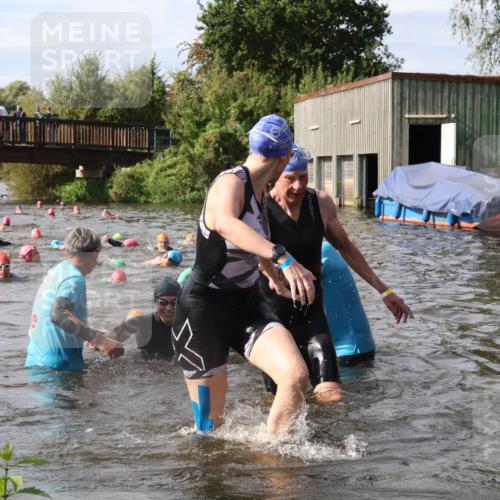 31.08.2025 - Elbe Triathlon Hamburg Luisa Fischer http://msf.ph/oto/8685866 31.08.2025 10:41:44 Schwimmen 1345, 1370, 1388, 1442, 1449 meine-sportfotos.de