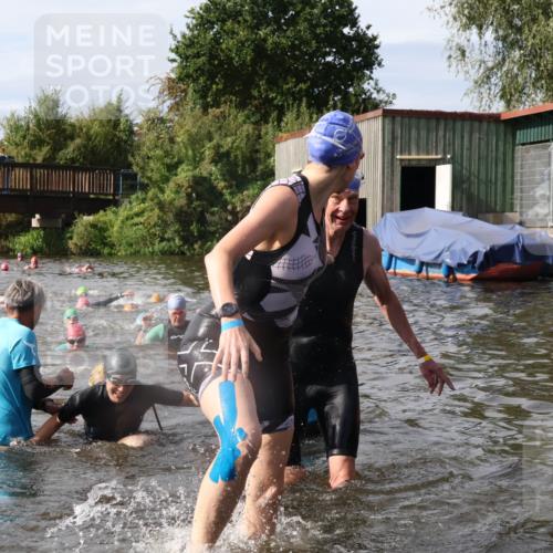 31.08.2025 - Elbe Triathlon Hamburg Luisa Fischer http://msf.ph/oto/8685870 31.08.2025 10:41:45 Schwimmen 1345, 1370, 1388, 1442, 1449 meine-sportfotos.de