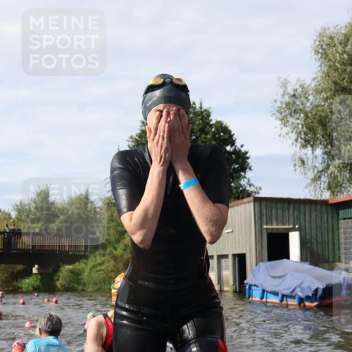 31.08.2025 - Elbe Triathlon Hamburg Luisa Fischer http://msf.ph/oto/8685879 31.08.2025 10:41:50 Schwimmen 1345, 1370, 1375, 1442, 1449 meine-sportfotos.de