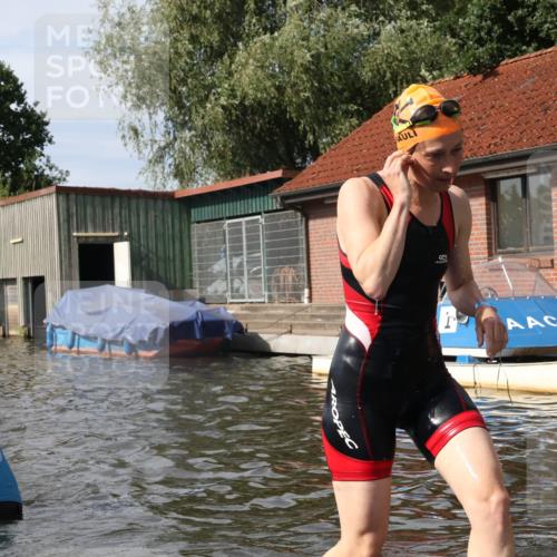 31.08.2025 - Elbe Triathlon Hamburg Luisa Fischer http://msf.ph/oto/8685886 31.08.2025 10:41:53 Schwimmen 1345, 1365, 1370, 1375, 1381, 1393, 1449, 1484, 1487 meine-sportfotos.de