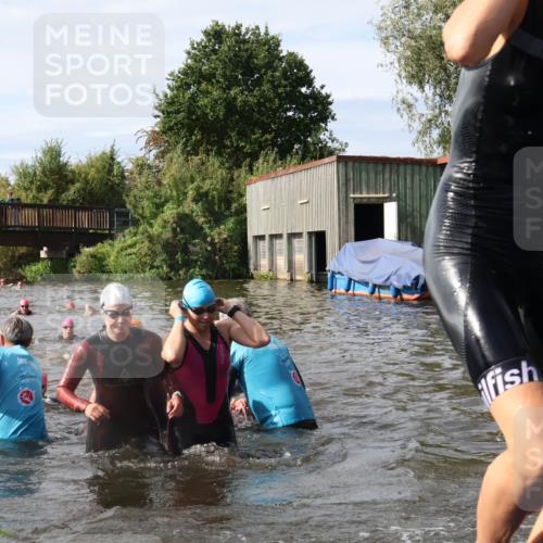 31.08.2025 - Elbe Triathlon Hamburg Luisa Fischer http://msf.ph/oto/8685920 31.08.2025 10:42:03 Schwimmen 1365, 1375, 1381, 1382, 1393, 1395, 1411, 1413, 1416, 1425, 1428, 1450, 1484, 1487, 1498 meine-sportfotos.de