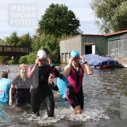 31.08.2025 - Elbe Triathlon Hamburg Luisa Fischer http://msf.ph/oto/8685927 31.08.2025 10:42:04 Schwimmen 1365, 1381, 1382, 1393, 1395, 1411, 1413, 1416, 1425, 1428, 1433, 1450, 1484, 1487, 1498 meine-sportfotos.de