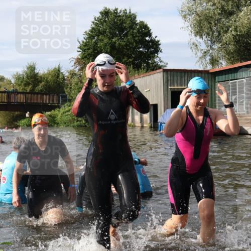 31.08.2025 - Elbe Triathlon Hamburg Luisa Fischer http://msf.ph/oto/8685931 31.08.2025 10:42:05 Schwimmen 1365, 1381, 1382, 1393, 1395, 1407, 1411, 1413, 1416, 1425, 1428, 1433, 1450, 1484, 1487, 1498 meine-sportfotos.de