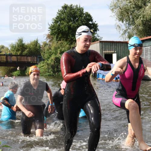 31.08.2025 - Elbe Triathlon Hamburg Luisa Fischer http://msf.ph/oto/8685933 31.08.2025 10:42:05 Schwimmen 1365, 1381, 1382, 1393, 1395, 1407, 1411, 1413, 1416, 1425, 1428, 1433, 1450, 1484, 1487, 1498 meine-sportfotos.de