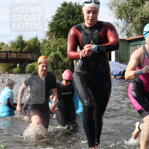 31.08.2025 - Elbe Triathlon Hamburg Luisa Fischer http://msf.ph/oto/8685934 31.08.2025 10:42:05 Schwimmen 1365, 1381, 1382, 1393, 1395, 1407, 1411, 1413, 1416, 1425, 1428, 1433, 1450, 1484, 1487, 1498 meine-sportfotos.de