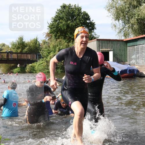 31.08.2025 - Elbe Triathlon Hamburg Luisa Fischer http://msf.ph/oto/8685939 31.08.2025 10:42:06 Schwimmen 1365, 1382, 1393, 1395, 1407, 1410, 1411, 1413, 1416, 1425, 1428, 1433, 1450, 1487, 1498 meine-sportfotos.de
