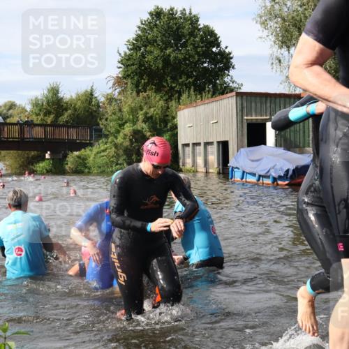 31.08.2025 - Elbe Triathlon Hamburg Luisa Fischer http://msf.ph/oto/8685943 31.08.2025 10:42:07 Schwimmen 1357, 1365, 1382, 1395, 1407, 1410, 1411, 1413, 1416, 1425, 1428, 1433, 1450, 1498 meine-sportfotos.de