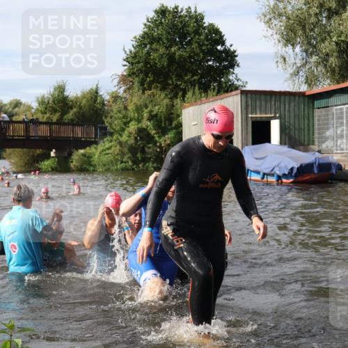 31.08.2025 - Elbe Triathlon Hamburg Luisa Fischer http://msf.ph/oto/8685947 31.08.2025 10:42:08 Schwimmen 1357, 1382, 1395, 1407, 1410, 1411, 1413, 1416, 1425, 1428, 1433, 1450, 1498 meine-sportfotos.de