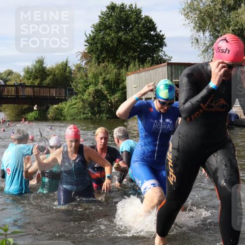 31.08.2025 - Elbe Triathlon Hamburg Luisa Fischer http://msf.ph/oto/8685952 31.08.2025 10:42:09 Schwimmen 1357, 1382, 1395, 1407, 1410, 1411, 1413, 1416, 1425, 1428, 1433, 1450, 1498 meine-sportfotos.de