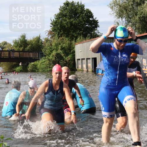 31.08.2025 - Elbe Triathlon Hamburg Luisa Fischer http://msf.ph/oto/8685956 31.08.2025 10:42:10 Schwimmen 1357, 1382, 1395, 1407, 1410, 1411, 1413, 1416, 1425, 1428, 1433, 1436, 1450, 1498 meine-sportfotos.de