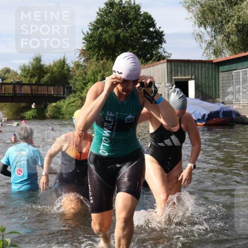 31.08.2025 - Elbe Triathlon Hamburg Luisa Fischer http://msf.ph/oto/8685972 31.08.2025 10:42:13 Schwimmen 1357, 1395, 1407, 1410, 1411, 1416, 1425, 1433, 1436, 1450 meine-sportfotos.de