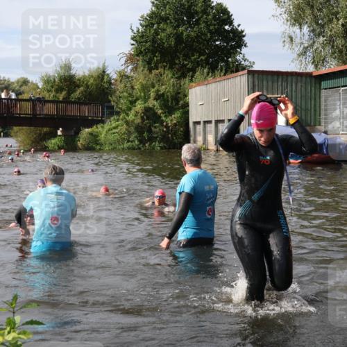 31.08.2025 - Elbe Triathlon Hamburg Luisa Fischer http://msf.ph/oto/8685989 31.08.2025 10:42:18 Schwimmen 1357, 1407, 1410, 1422, 1433, 1436 meine-sportfotos.de