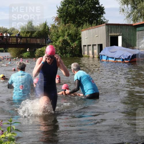 31.08.2025 - Elbe Triathlon Hamburg Luisa Fischer http://msf.ph/oto/8685995 31.08.2025 10:42:23 Schwimmen 1398, 1400, 1422, 1436, 1458 meine-sportfotos.de