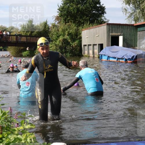 31.08.2025 - Elbe Triathlon Hamburg Luisa Fischer http://msf.ph/oto/8686043 31.08.2025 10:42:37 Schwimmen 1390, 1398, 1399, 1457, 1495 meine-sportfotos.de