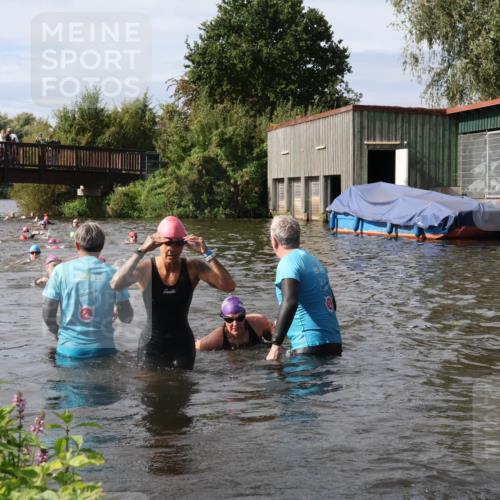 31.08.2025 - Elbe Triathlon Hamburg Luisa Fischer http://msf.ph/oto/8686057 31.08.2025 10:42:40 Schwimmen 1390, 1399, 1457, 1495 meine-sportfotos.de