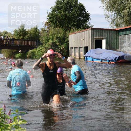 31.08.2025 - Elbe Triathlon Hamburg Luisa Fischer http://msf.ph/oto/8686063 31.08.2025 10:42:41 Schwimmen 1390, 1399, 1457, 1495 meine-sportfotos.de