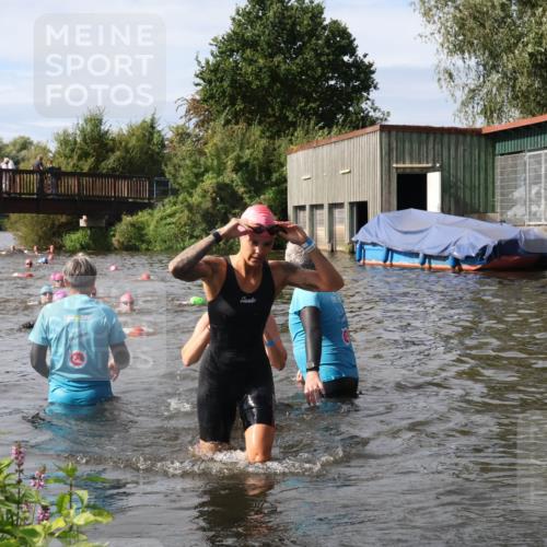 31.08.2025 - Elbe Triathlon Hamburg Luisa Fischer http://msf.ph/oto/8686064 31.08.2025 10:42:41 Schwimmen 1390, 1399, 1457, 1495 meine-sportfotos.de