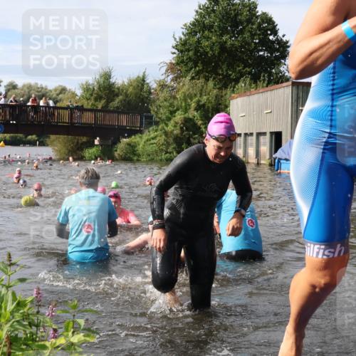 31.08.2025 - Elbe Triathlon Hamburg Luisa Fischer http://msf.ph/oto/8686087 31.08.2025 10:42:54 Schwimmen 988, 1358, 1366, 1383, 1394, 1435, 1474, 1481 meine-sportfotos.de