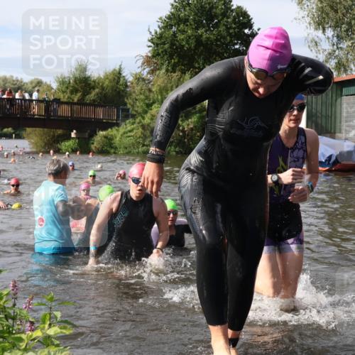 31.08.2025 - Elbe Triathlon Hamburg Luisa Fischer http://msf.ph/oto/8686096 31.08.2025 10:42:56 Schwimmen 988, 1358, 1366, 1383, 1394, 1414, 1435, 1474, 1481 meine-sportfotos.de