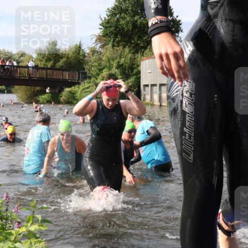 31.08.2025 - Elbe Triathlon Hamburg Luisa Fischer http://msf.ph/oto/8686101 31.08.2025 10:42:57 Schwimmen 988, 1358, 1366, 1383, 1394, 1414, 1435, 1474, 1481 meine-sportfotos.de