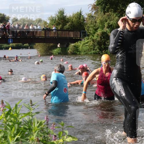 31.08.2025 - Elbe Triathlon Hamburg Luisa Fischer http://msf.ph/oto/8686303 31.08.2025 10:43:49 Schwimmen 1396, 1406, 1421, 1441, 1475, 1497 meine-sportfotos.de