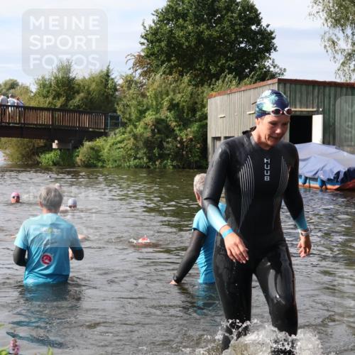 31.08.2025 - Elbe Triathlon Hamburg Luisa Fischer http://msf.ph/oto/8686423 31.08.2025 10:45:21 Schwimmen 1401, 1447 meine-sportfotos.de