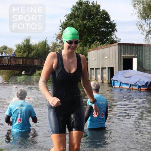 31.08.2025 - Elbe Triathlon Hamburg Luisa Fischer http://msf.ph/oto/8686562 31.08.2025 10:46:38 Schwimmen 1385, 1417, 1607 meine-sportfotos.de