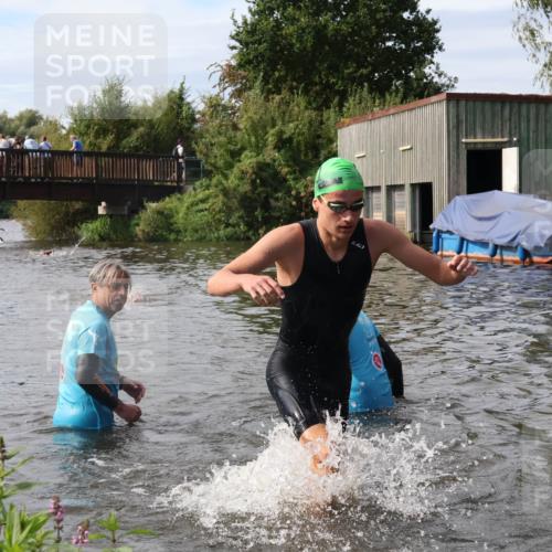 31.08.2025 - Elbe Triathlon Hamburg Luisa Fischer http://msf.ph/oto/8686580 31.08.2025 10:46:48 Schwimmen 1603, 1607 meine-sportfotos.de