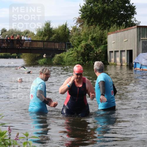 31.08.2025 - Elbe Triathlon Hamburg Luisa Fischer http://msf.ph/oto/8686668 31.08.2025 10:47:50 Schwimmen 1456 meine-sportfotos.de