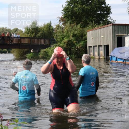 31.08.2025 - Elbe Triathlon Hamburg Luisa Fischer http://msf.ph/oto/8686679 31.08.2025 10:47:52 Schwimmen 1456 meine-sportfotos.de