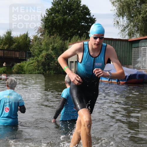 31.08.2025 - Elbe Triathlon Hamburg Luisa Fischer http://msf.ph/oto/8686751 31.08.2025 10:48:53 Schwimmen 1608 meine-sportfotos.de