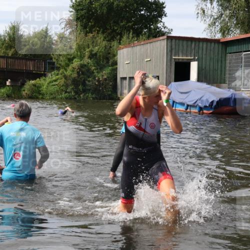 31.08.2025 - Elbe Triathlon Hamburg Luisa Fischer http://msf.ph/oto/8686779 31.08.2025 10:49:38 Schwimmen 1612 meine-sportfotos.de