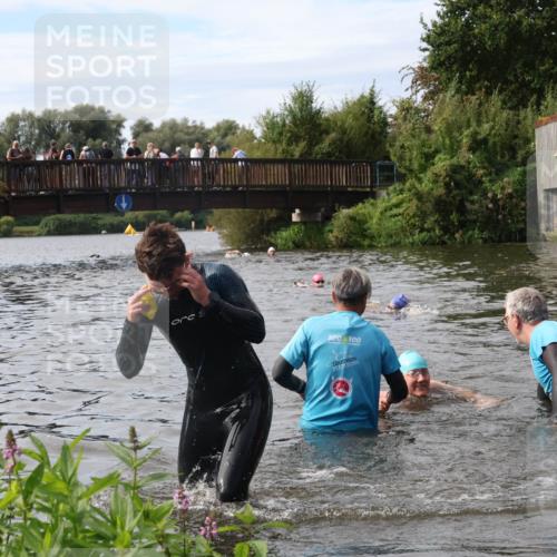 31.08.2025 - Elbe Triathlon Hamburg Luisa Fischer http://msf.ph/oto/8686803 31.08.2025 10:49:48 Schwimmen 1542, 1604 meine-sportfotos.de